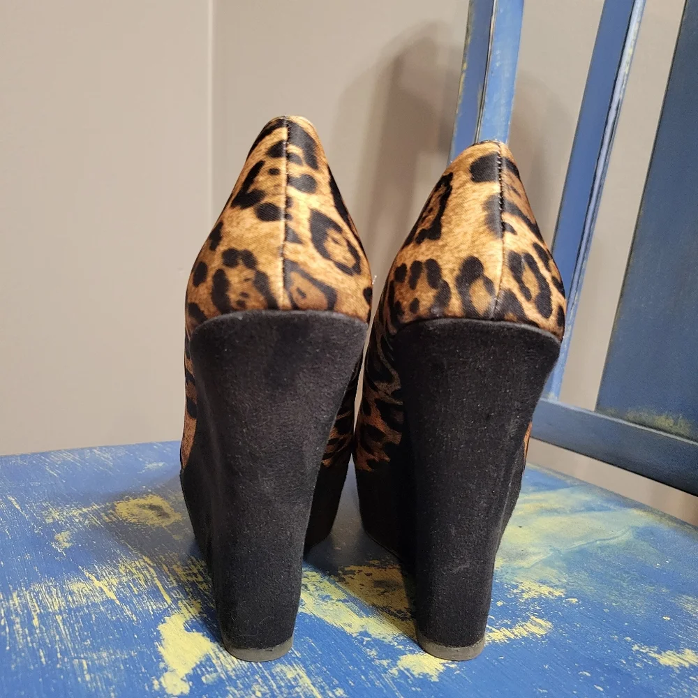 Brash Leopard Print Suede‎ Wedge Heels Mob Wife Womens Size 8.5